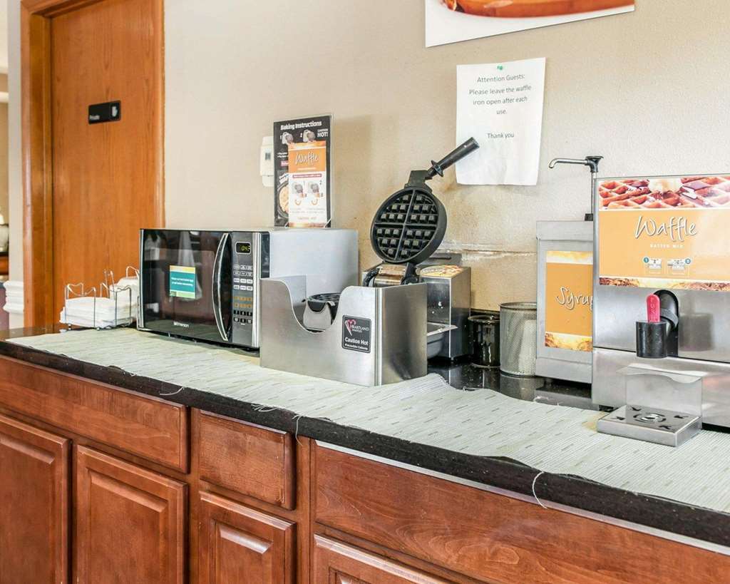 Quality Inn Bloomington Near University Restoran gambar